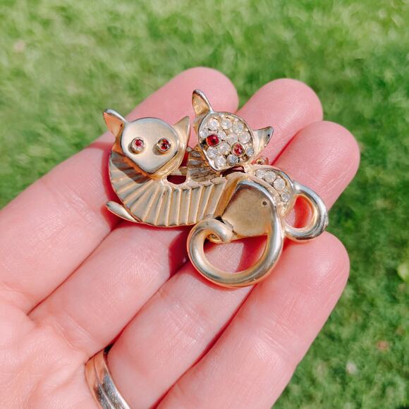 VTG Brooch Rhinestone Twin Cat Mid Century Quirky Figural Jewelry Gold Tone Pin - Picture 7 of 11